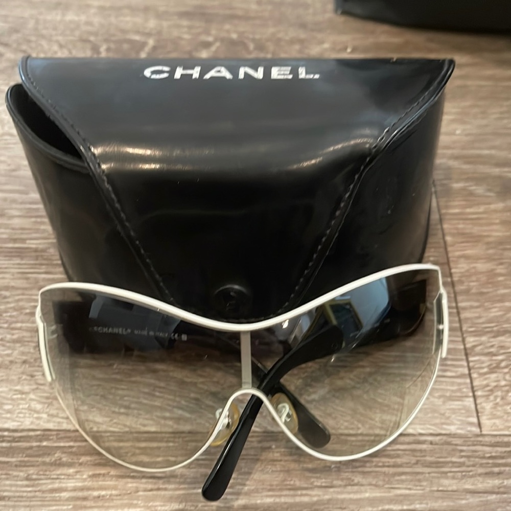 Used Chanel sunglasses